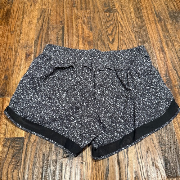 Athleta Mesh Racer Run Mid Rise Shorts - Picture 3 of 3